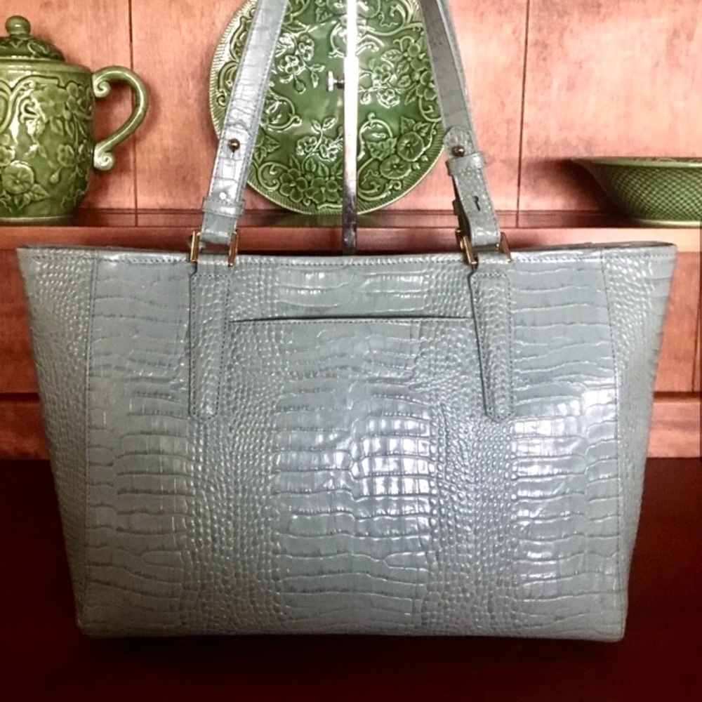 🦋💛EUC Brahmin Med. Arno Tote in Cascade Majestic💛🦋 - Picture 9 of 12